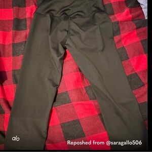 ALO Yoga Black Women's leggings with White Logo